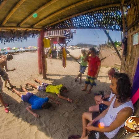 Iguana Beach House Pansiyon Montañita Dış mekan fotoğraf