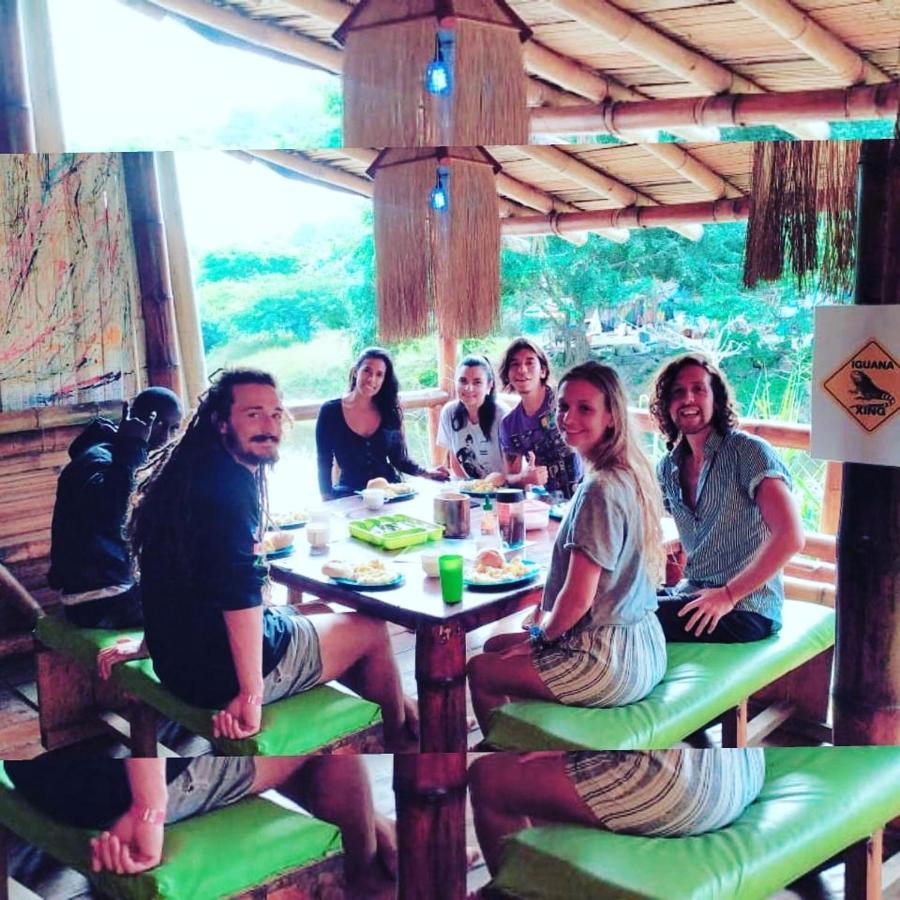 Iguana Beach House Pansiyon Montañita Dış mekan fotoğraf