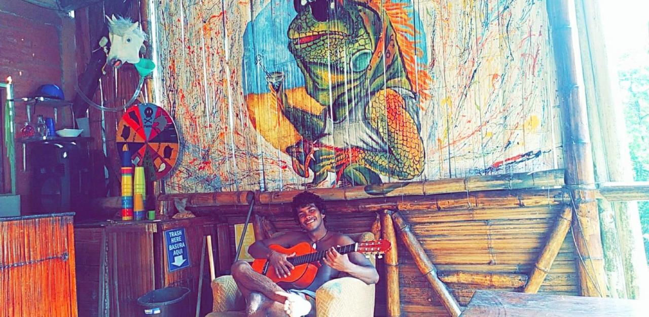 Iguana Beach House Pansiyon Montañita Dış mekan fotoğraf